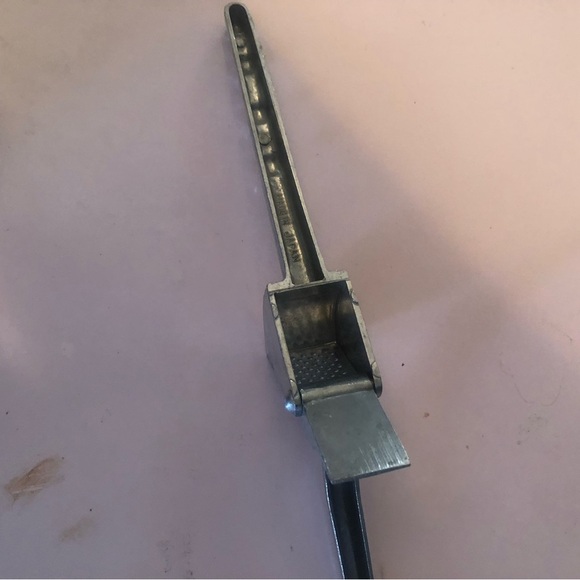 Vintage aluminum? Lightweight garlic press. Made in Japan- collectible -used - Picture 2 of 7